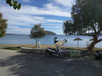 La route, le scooter, la plage.